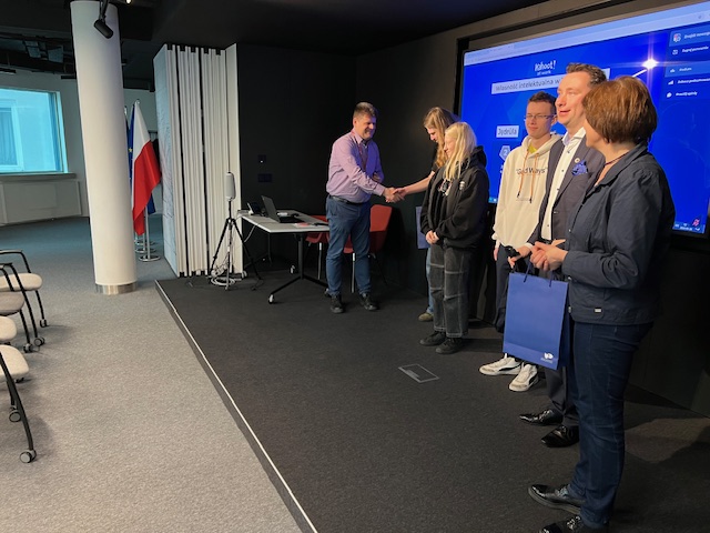 Uczniowie z Powiatowego Zespołu Szkół Ponadpodstawowych w Serocku gośćmi Urzędu Patentowego RP