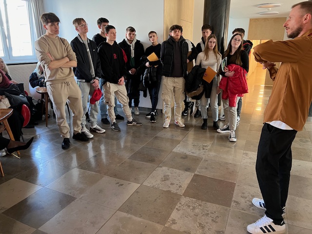 Uczniowie z Powiatowego Zespołu Szkół Ponadpodstawowych w Serocku gośćmi Urzędu Patentowego RP