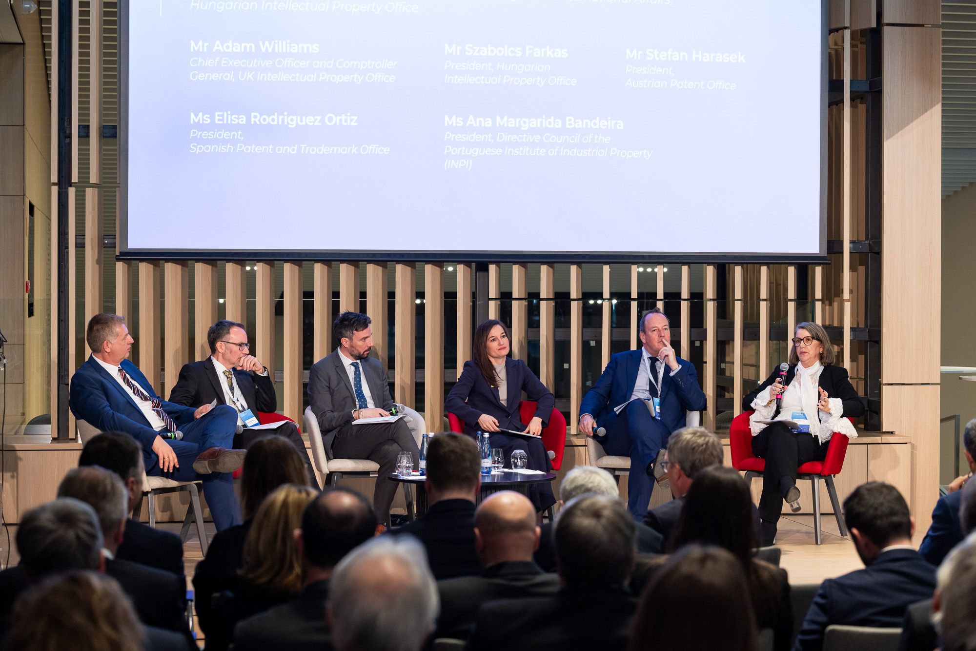 Sto trzydzieści lat w służbie innowacji i własności przemysłowej Węgierskiego Urzędu do spraw Własności Intelektualnej