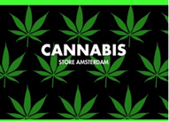 Na tle czarnego poziomego prostokąta wiele zielonych liści marihuany o siedmiu blaszkach oraz biały napis CANNABIS STORE AMSTERDAM
